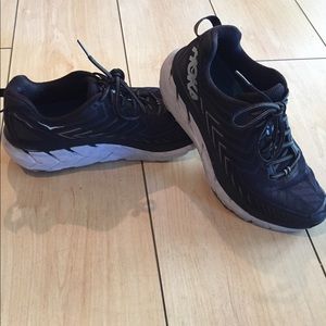 Hoka Running Shoes - Clifton in Black